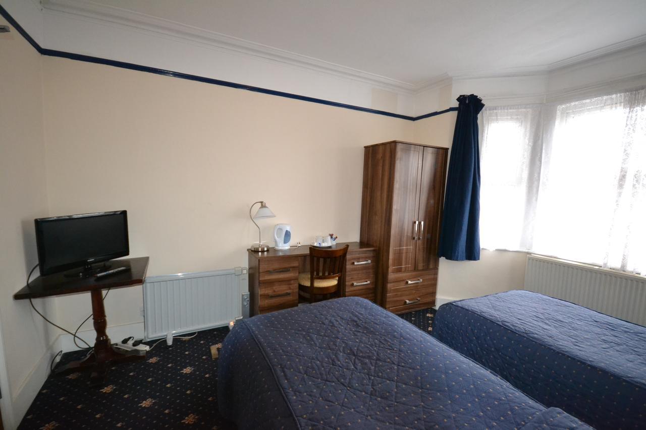 Airport Guest house 2*