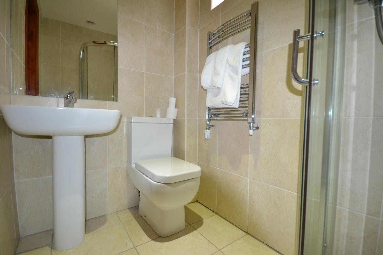 Airport Guest house 2*