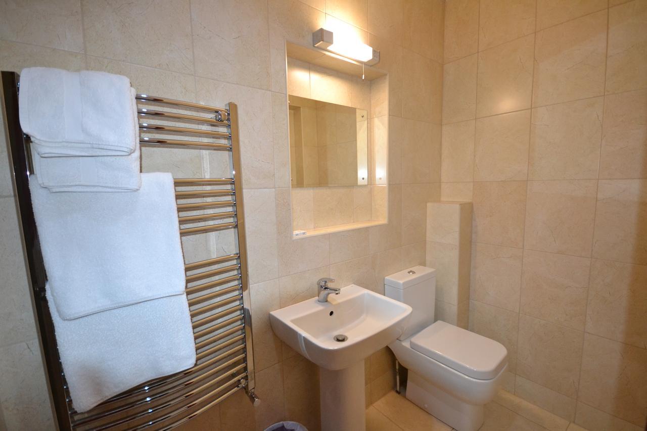 Airport Guest house 2*
