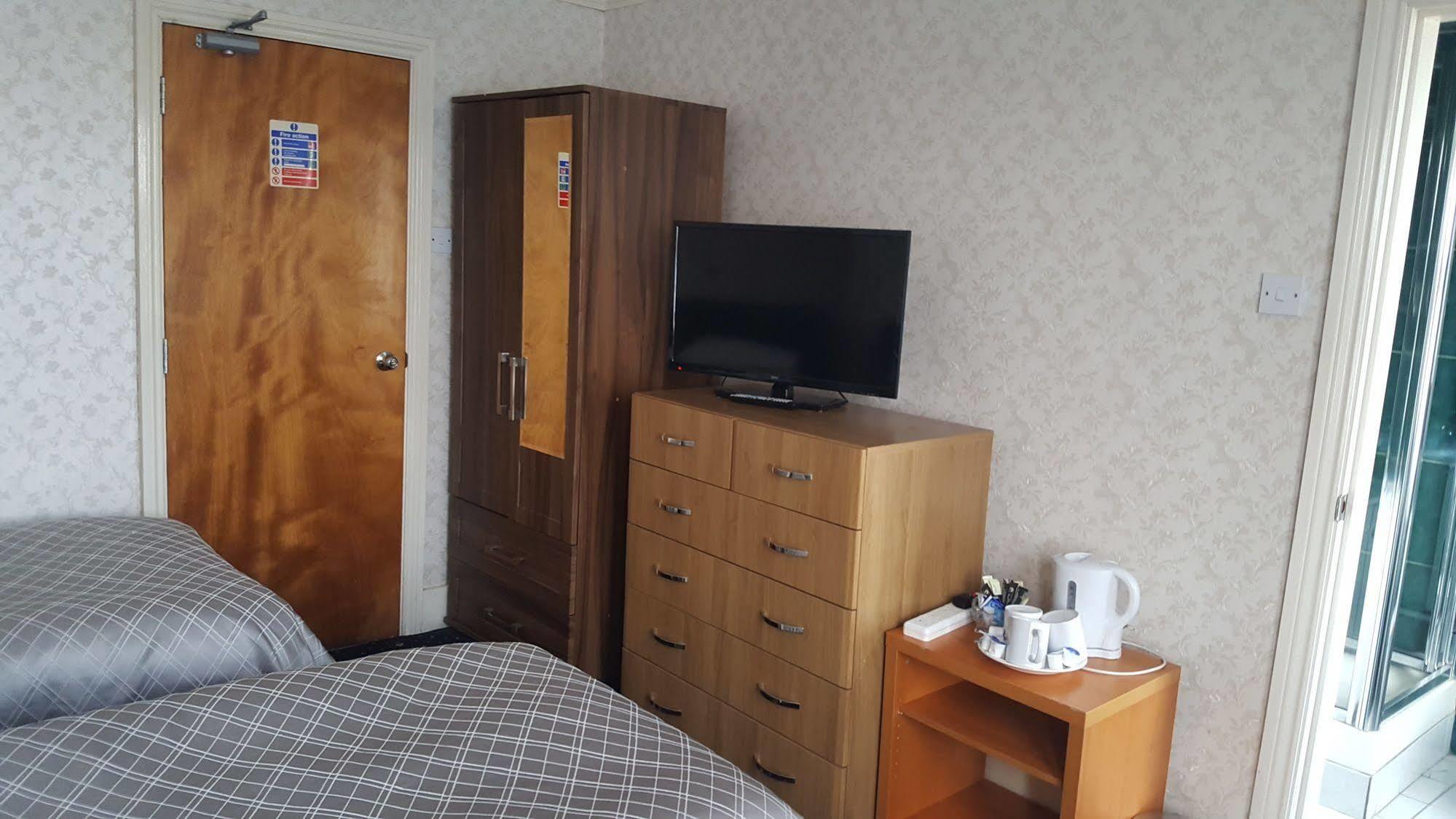 Airport Guest house Slough